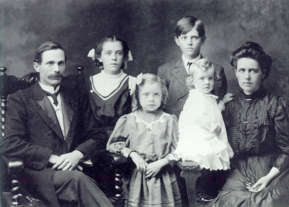 Maynard and Flora Reynolds and family