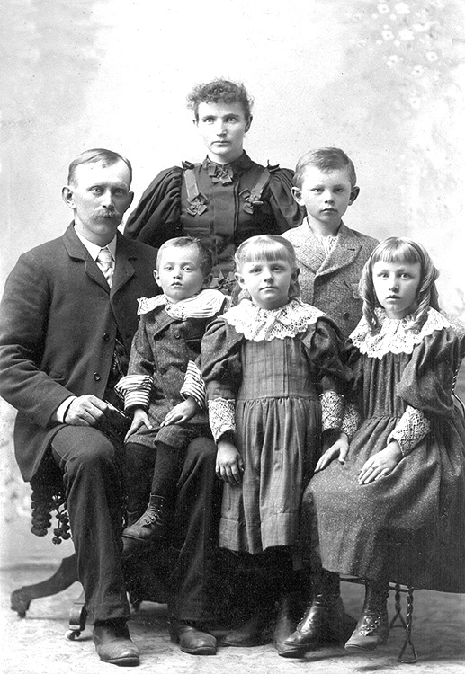 August and Mathilde Leistiko and children