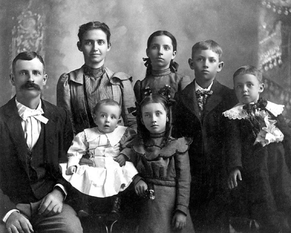 Loyal Boyd and Minerva VanDyke and children